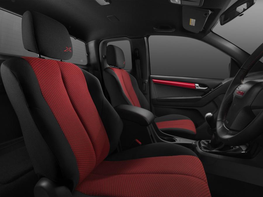 Интерьер Isuzu D-Max X-Series Speed Spacecab 2018 года  (TH) (фото 4 из 4)